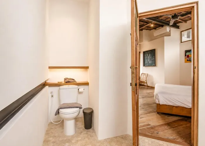 Vakantiehuis Cozy 1-Br Villa, 800M From Echo Beach *